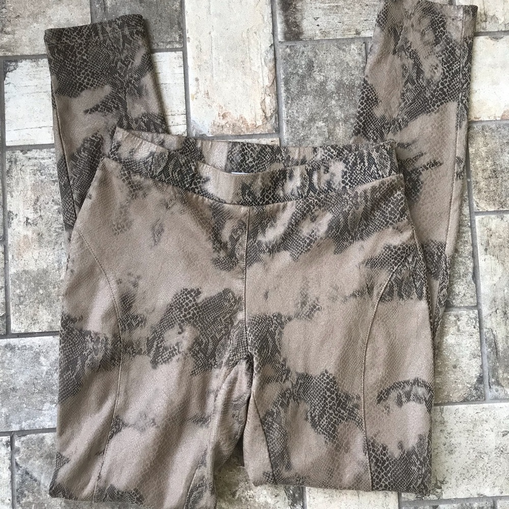 Snake print leggings
